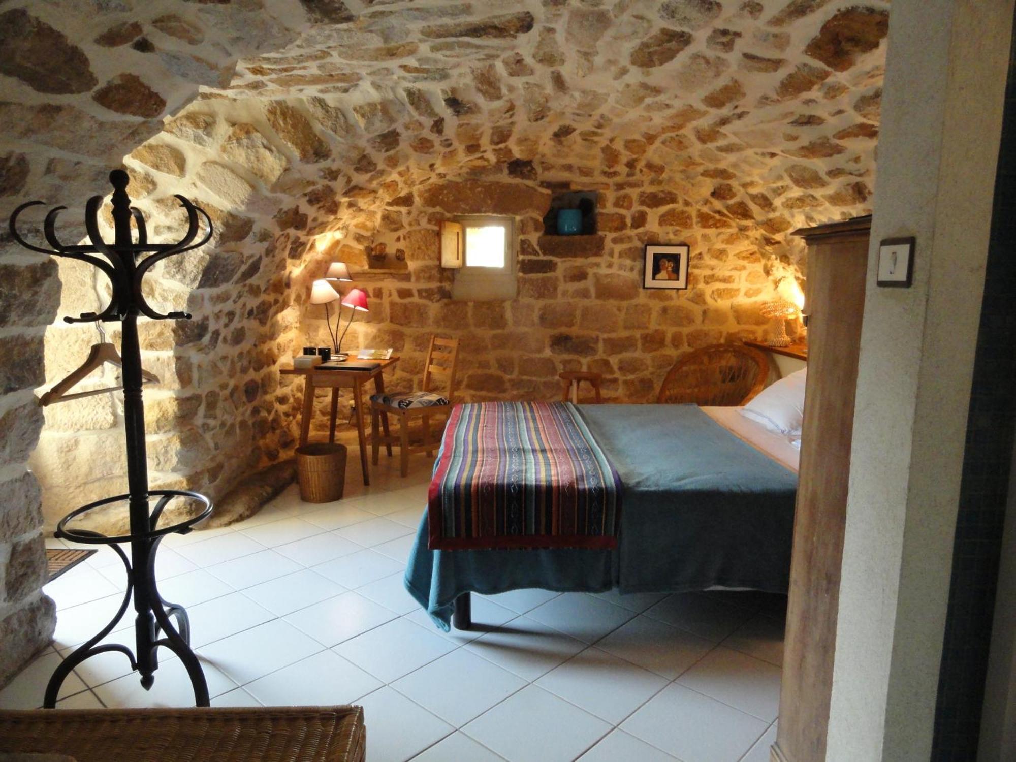 Chambre D'Hotes Au Creux Du Chambon Joyeuse Ruang foto