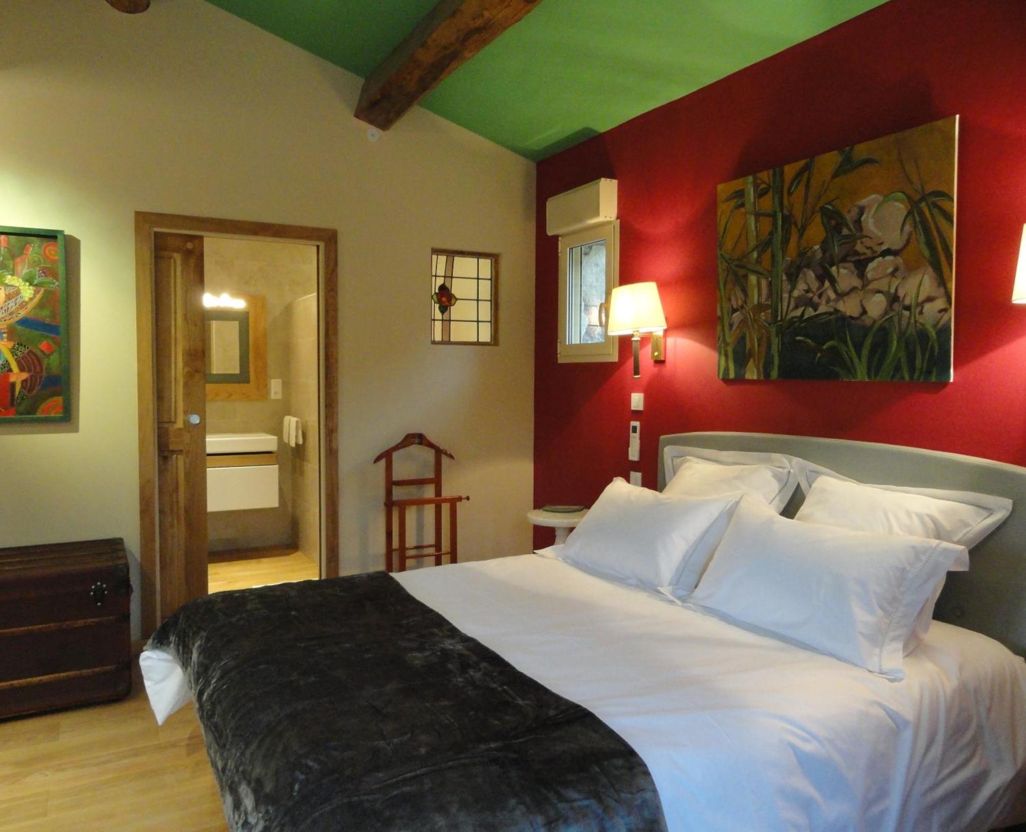 Chambre D'Hotes Au Creux Du Chambon Joyeuse Ruang foto